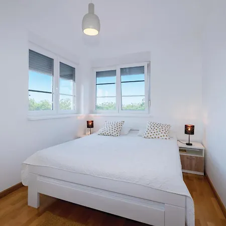 Stunning Home In Poljica *