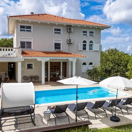 Stunning Home In Poljica *